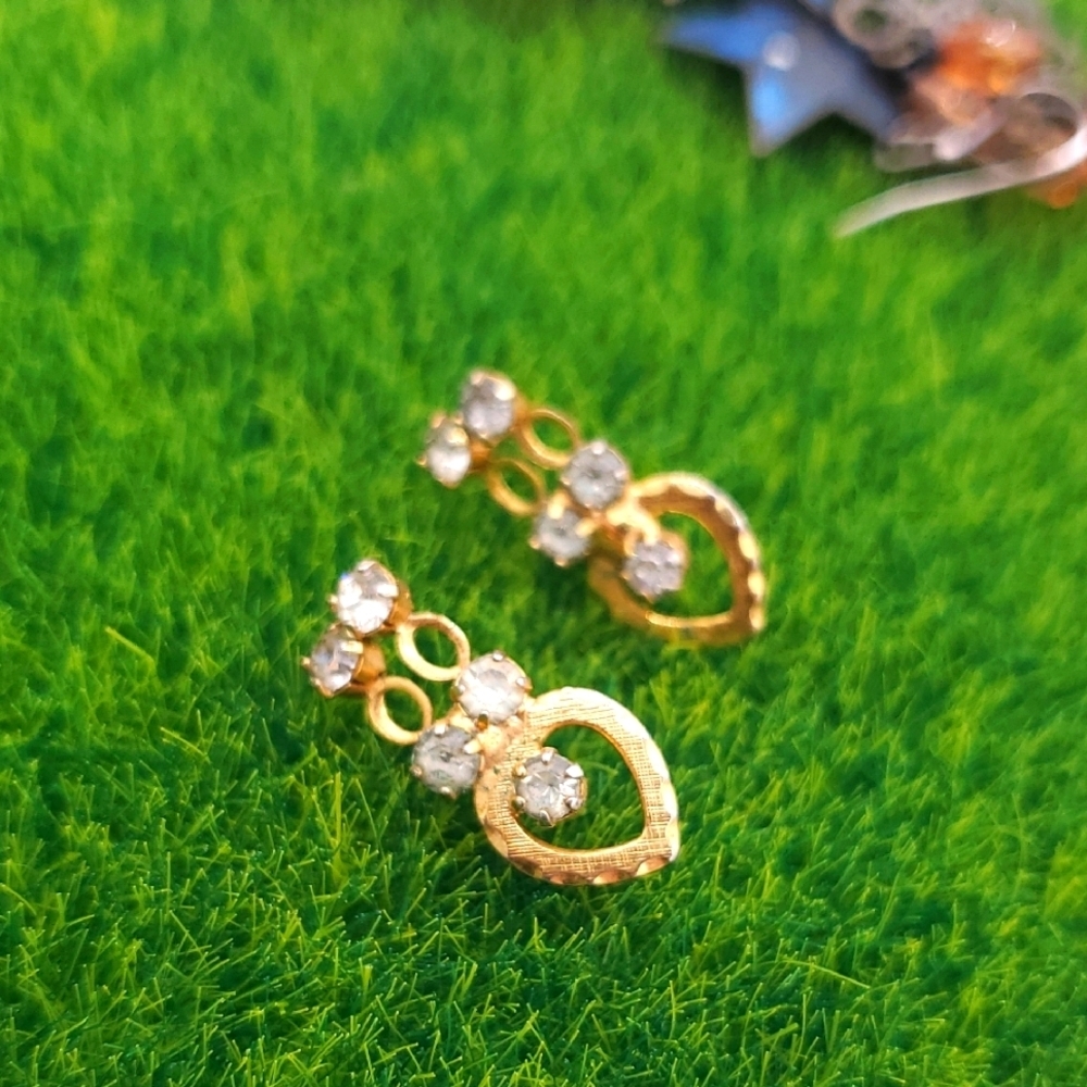 Elegant Gold Tone Heart Vintage Estate Earrings E1024